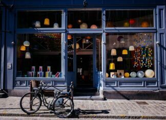 How to Keep Your Storefront Looking Professional Storefront Looking Professional